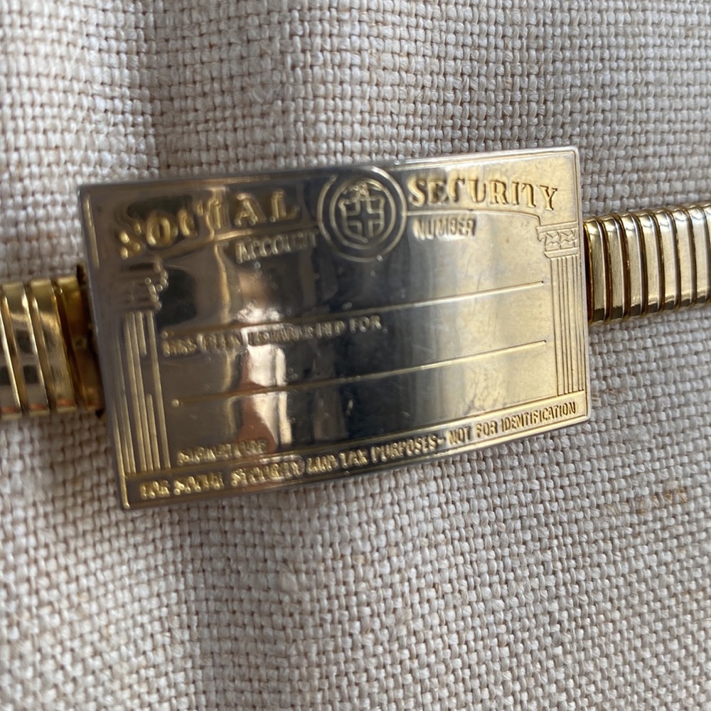 Vintage Metal Coil Stretch Belt with Social Security Card Belt Buckle sz Small - Picture 2 of 8
